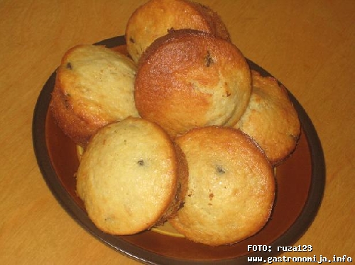 Muffins sa bananom i cokoladom