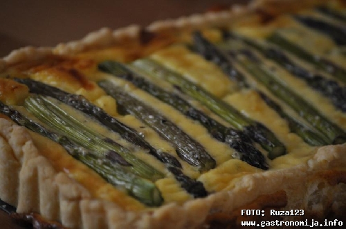 Quiche os spinata i sparoga